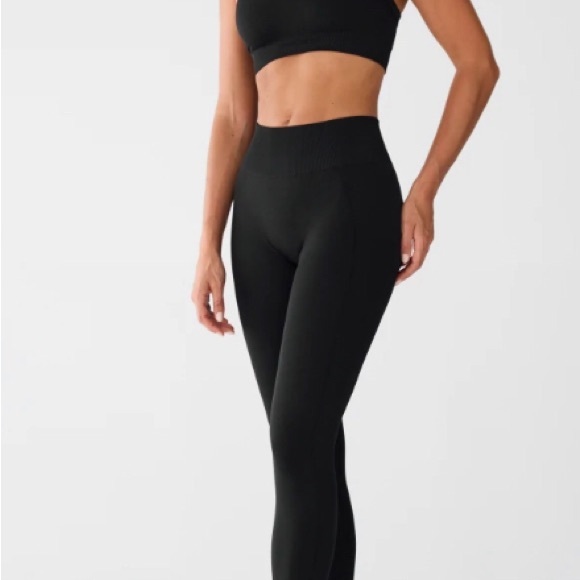 Set of leggings and sport bra - Picture 5 of 6